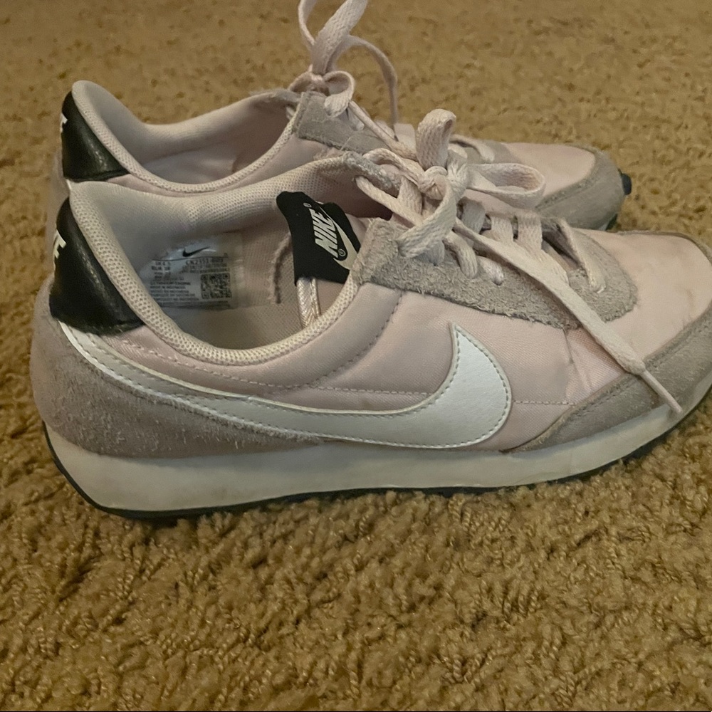 NIKE WOMENS DAYBREAK SHOE
